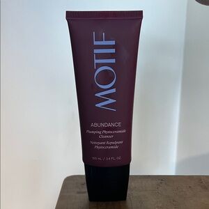 MOTIF Abundance Plumping PhytoCeramide Cleanser